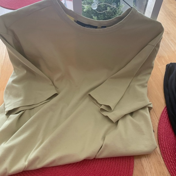 Simple green tee shirt. MURANO brand. - Picture 4 of 5